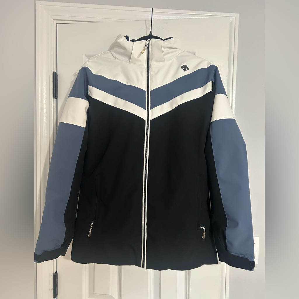 Descente Ski Jacket Black And Blue With Chevron Design